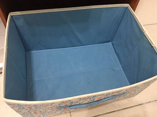 衣物收納盒$50(淺藍)