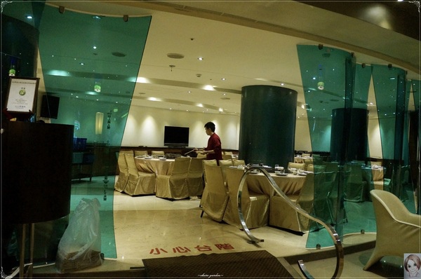 海霸王餐廳(中山店):台北海霸王餐廳(中山店)~讓人好滿足的超值蓋青操『懷念料理』 海霸王餐廳(中山店):台北海霸王餐廳(中山店)~讓人好滿足的超值蓋青操『懷念料理』