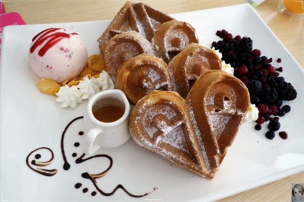 DDC CAFE:台北 捷運忠孝敦化 DDC CAFE~愛心麻糬鬆餅好黏蜜 DDC CAFE:台北 捷運忠孝敦化 DDC CAFE~愛心麻糬鬆餅好黏蜜