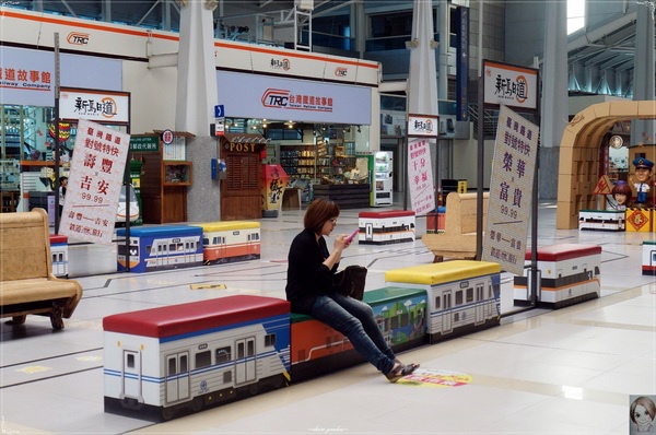 台鐵新烏日文創商圈：[台中追五月天小旅行]台中 新烏日火車站~火車票卡座位&amp;百萬車票機器人