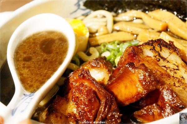麵屋武藏(忠孝虎嘯店):台北 捷運忠孝敦化 麵屋武藏 虎嘯~好大的焢肉拉麵啊 麵屋武藏(忠孝虎嘯店):台北 捷運忠孝敦化 麵屋武藏 虎嘯~好大的焢肉拉麵啊
