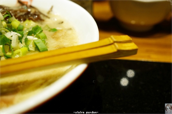 ラーメン凪 Ramen Nagi 豚骨拉麵(忠孝店)：台北 捷運忠孝復興站 ラーメン凪(nagi)~好久不見的美味拉麵湯頭