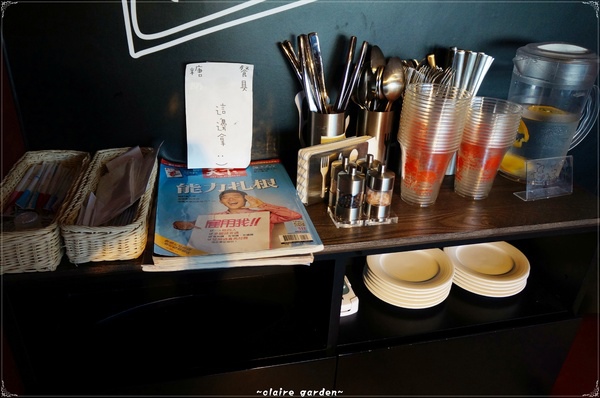 瓦法奇朵咖啡館：台北捷運港墘站 瓦法奇朵~鬆餅布丁究竟是甚麼玩意？？