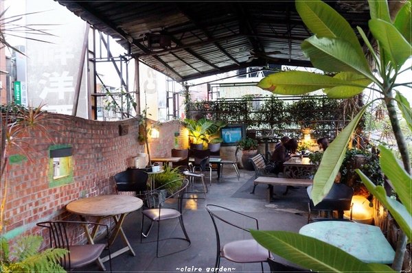 Orange Café看電車咖啡館:台北捷運士林站 看電車咖啡館~夜市裡的小寂靜 Orange Café看電車咖啡館:台北捷運士林站 看電車咖啡館~夜市裡的小寂靜