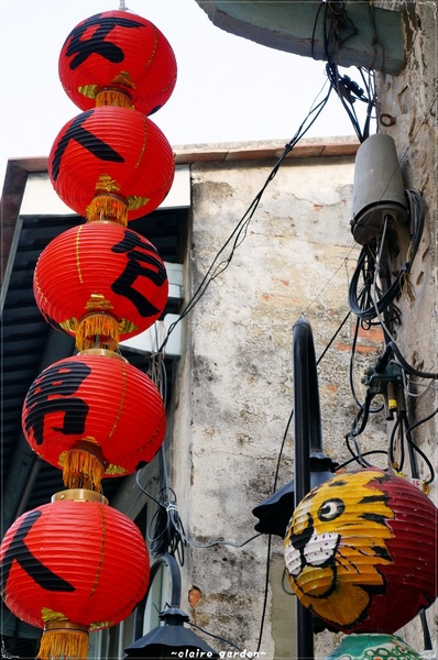 神農老街：[漫步中西區]台南 神農街~每棟建築物都殺了我的底片