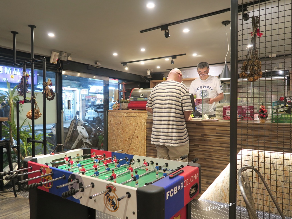 台北 捷運忠孝復興 Woo姥姥麵館~東區平價麵館。山東和四川特色麵。不一樣的小菜