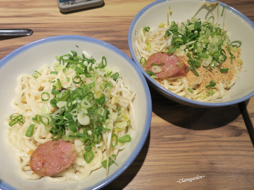 台北 捷運忠孝復興 Woo姥姥麵館~東區平價麵館。山東和四川特色麵。不一樣的小菜