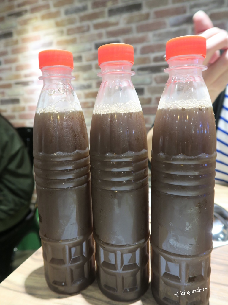 台北 捷運忠孝復興 Woo姥姥麵館~東區平價麵館。山東和四川特色麵。不一樣的小菜