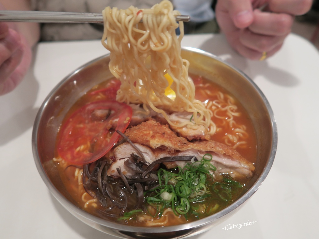 桃園 中壢 小香港港式小吃~香噴噴茄底麵炸雞&流沙西多士-人氣 桃園 中壢 小香港港式小吃~香噴噴茄底麵炸雞&流沙西多士-人氣