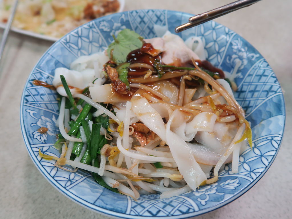 苗栗,三義,家族旅遊,金榜麵店,叁代堂,峯州小屋,客家菜,三義鄉,兩天一夜,雅聞香草植物工廠,建中國小,3D彩繪階梯,綠葉方舟,餐廳
