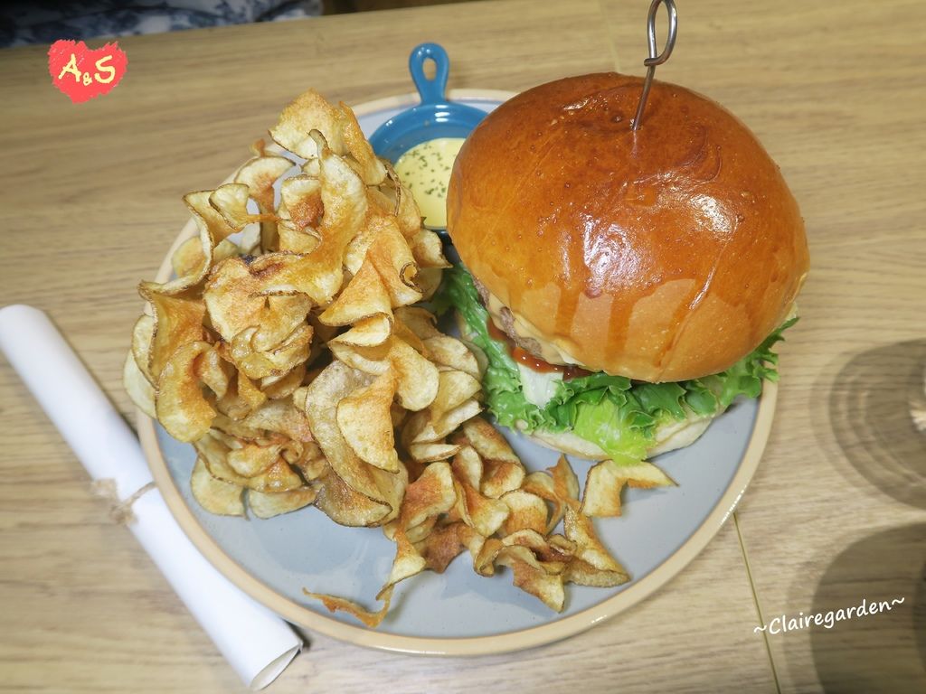 [食記] 台北 青沐初食~超浮誇捲捲薯片，天后愛店