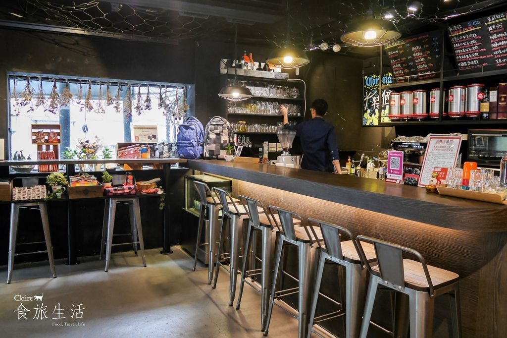 SOLIS Backpack & Cafe Bar 輕食 咖啡 酒吧