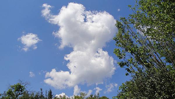 2518.Epidaurus~那天的雲很漂亮