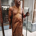 木頭祭司雕像.jpg