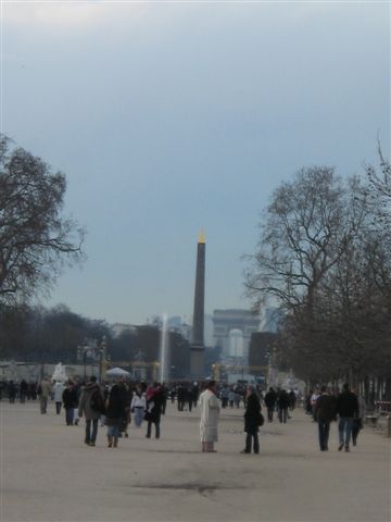 We are now approaching Place de la Concorde...