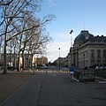 Walking alone really early in the morning to Tour Eiffel.