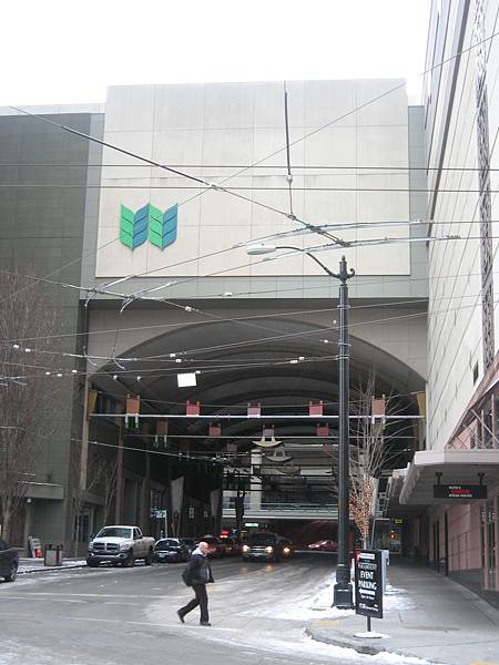 出來到了Pike St.打算往Seattle Public Library走去