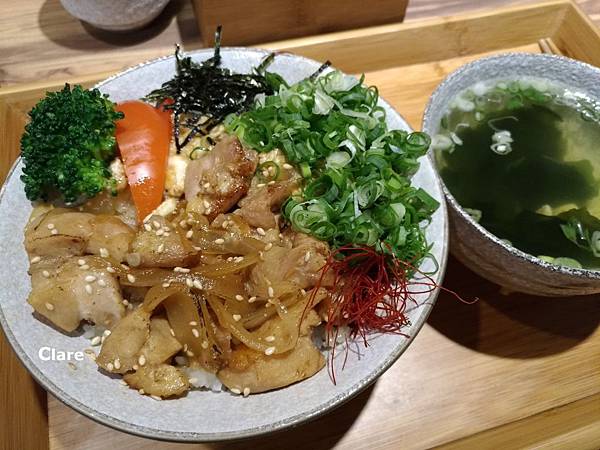 米花飲食店_直男火烤丼。雞。全熟蛋