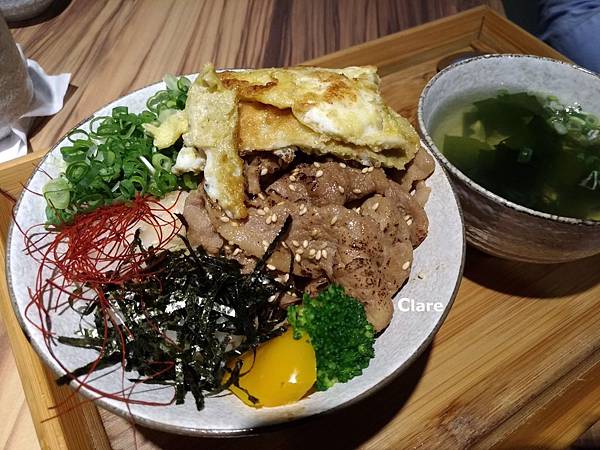 米花飲食店_直男火烤丼。豚。全熟蛋