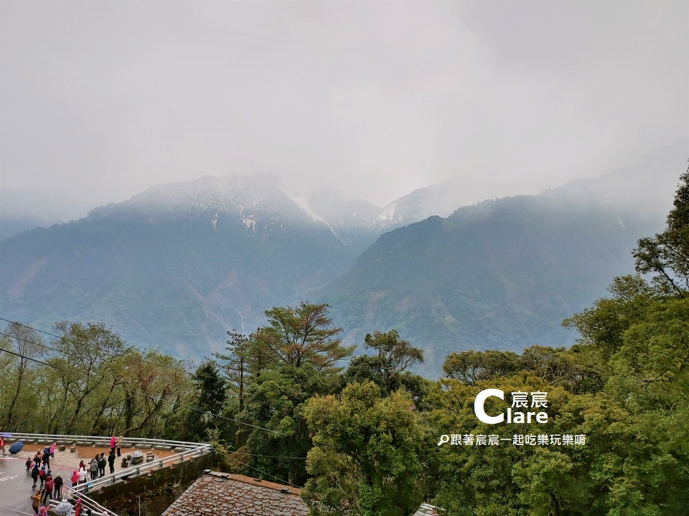 天池長青祠遠眺對面山頭雪景-【高雄旅遊】南橫公路台20線梅山口至天池段｜玉山國家公園.jpg