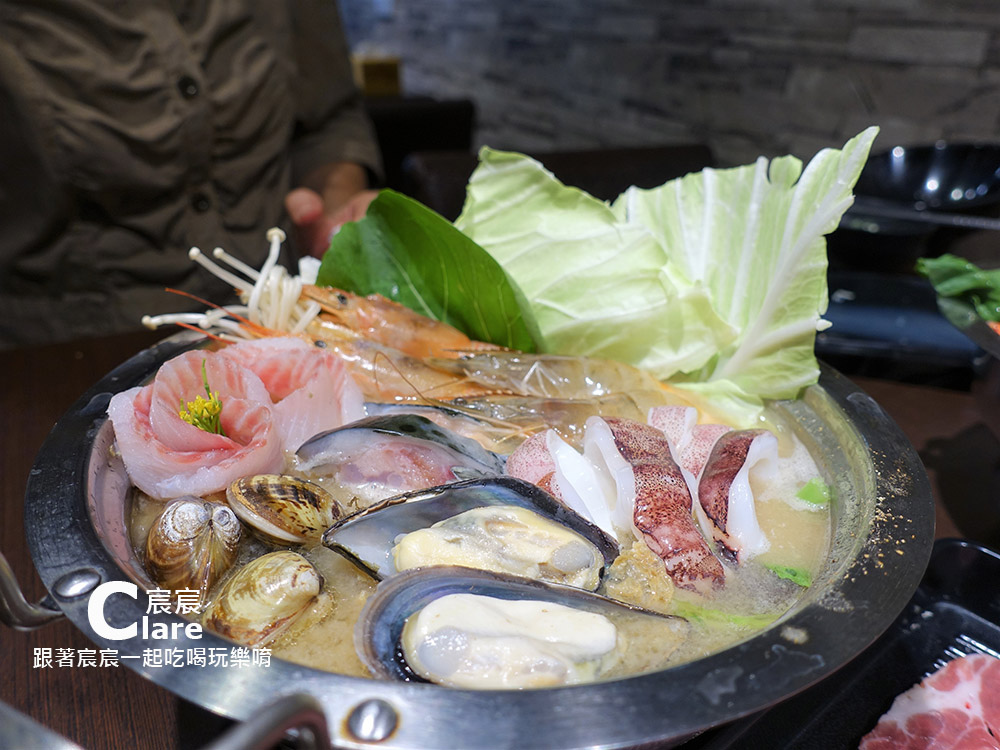 纓風鍋物-鮭魚頭石狩味噌鍋+精選海鮮拼盤(台南安平火鍋).jpg