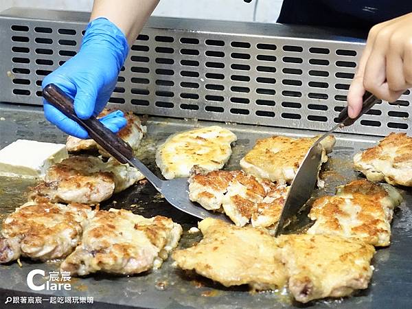 香煎雞腿排-敲之助鉄板焼き牛丼洋食-台南東區美食.台南東區平價百元鐵板燒推薦.南紡夢時代周邊美食推薦.JPG