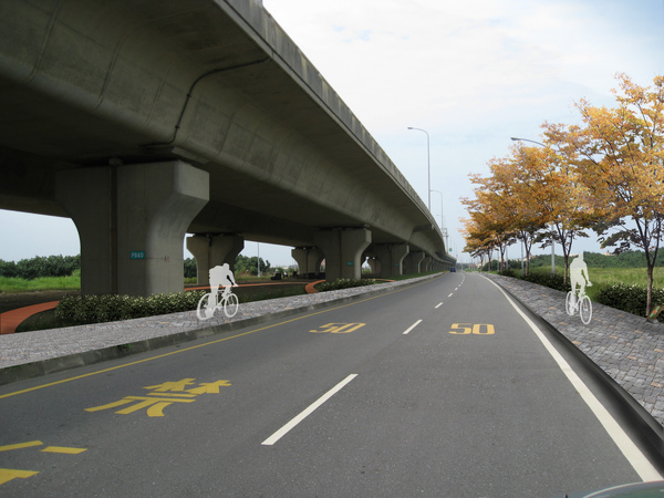 加自行車道指示系統-高架下方自行車道穿插-右側自行車道_clark.jpg