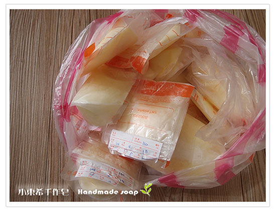 母乳含袋總重約:1800G