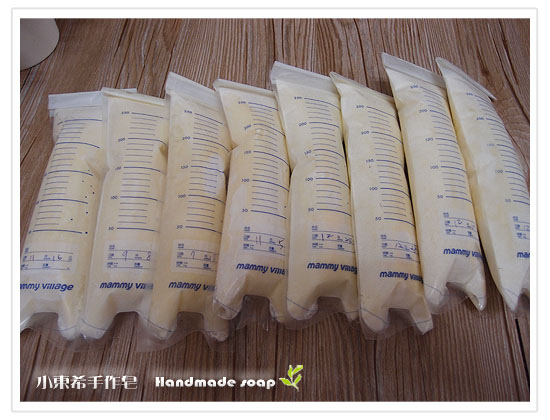 母乳含袋總重約:2115G