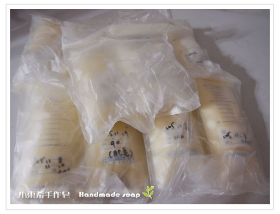 母乳含袋總重約:1475G