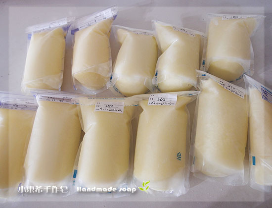 母乳含袋總重約:2750G