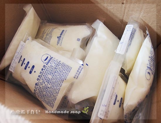 母乳含袋總重約:4595G