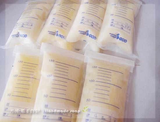 母乳含袋總重約:1056G 母乳含袋總重約:1056G