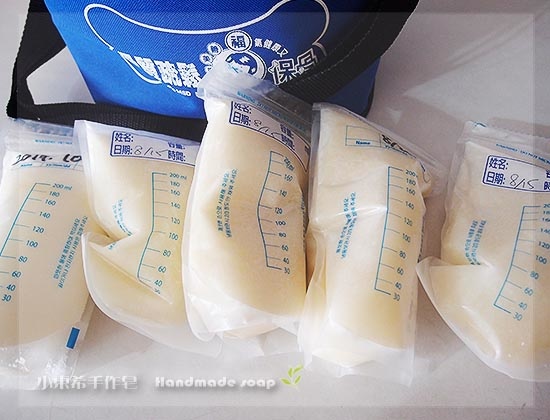 母乳含袋總重約:1110g