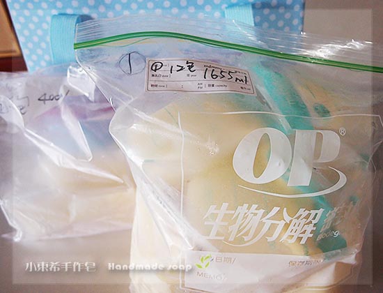 母乳含袋總重約:2210g