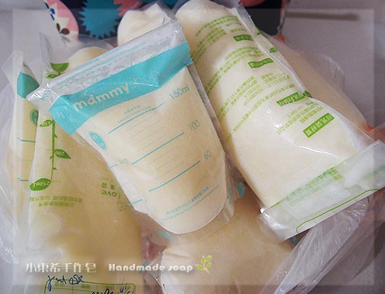 母乳含袋總重約:2223g