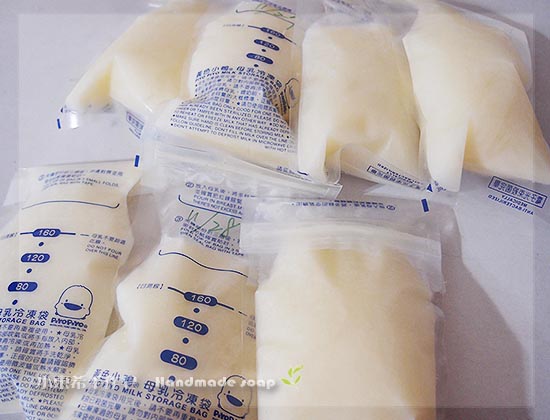 母乳含袋總重約:1145g