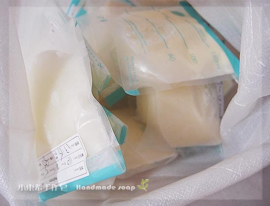 母乳含袋總重約:1320g