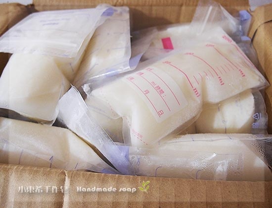 母乳含袋總重約:3200g