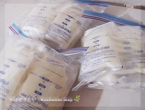 母乳含袋總重約:4481g