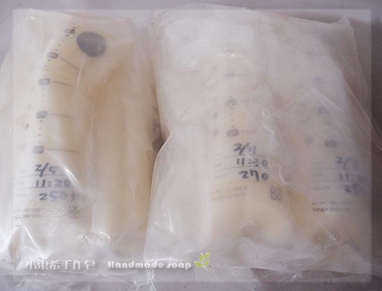 母乳含袋總重約:2385g