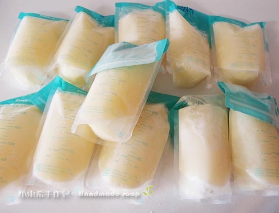 母乳含袋總重約:2260g