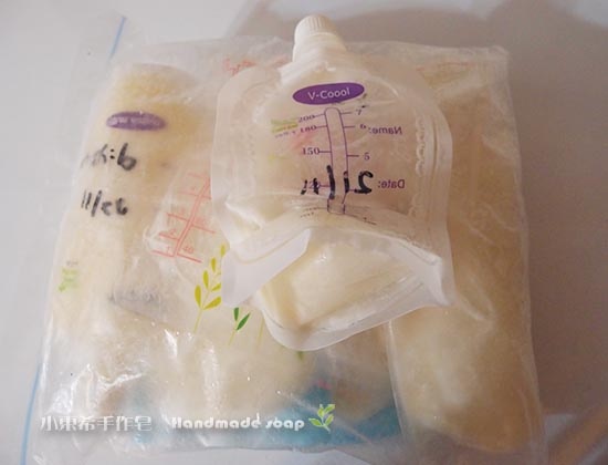 母乳含袋總重約:1500g