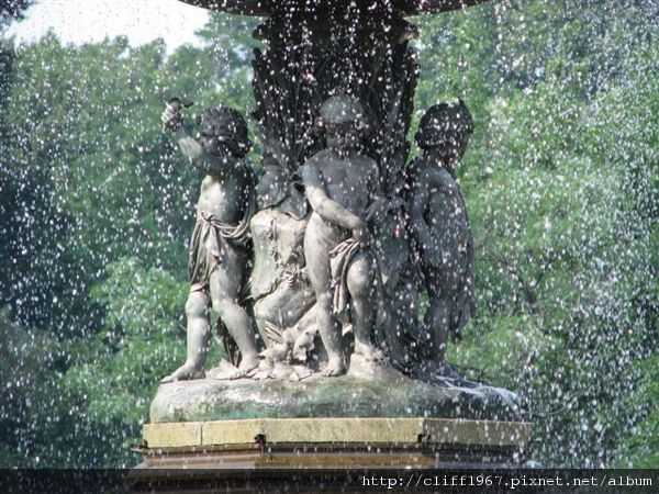 中央公園畢士達噴泉