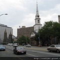 紐華克市區--白色尖塔是三一及聖菲利普大主教教堂