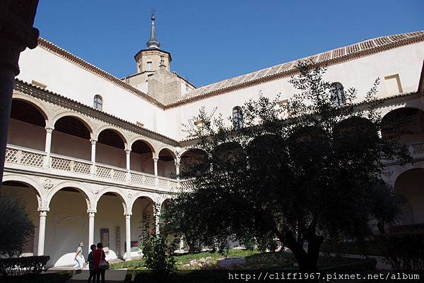 聖十字博物館--中庭