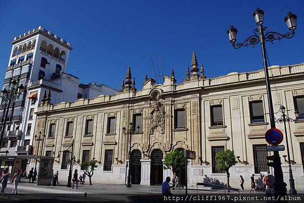 Avenida de la Constitución上的郵政總局