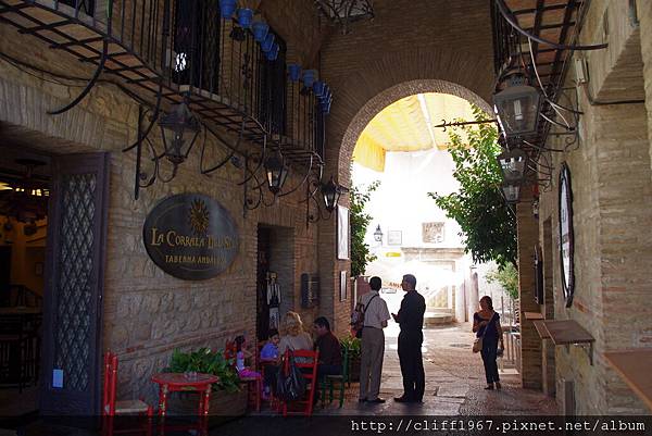 特色餐廳位於舊猶太人街