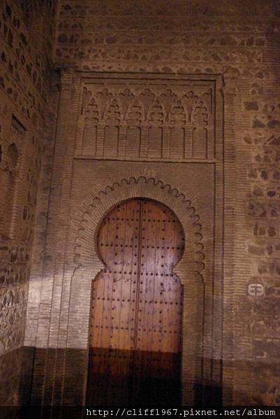 聖地牙哥阿拉巴爾教堂的穆迪哈風格拱門