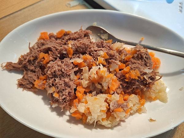 愛毛仕無添加寵物鮮食原型天然無負擔，為狗狗鮮食添加更多營養和